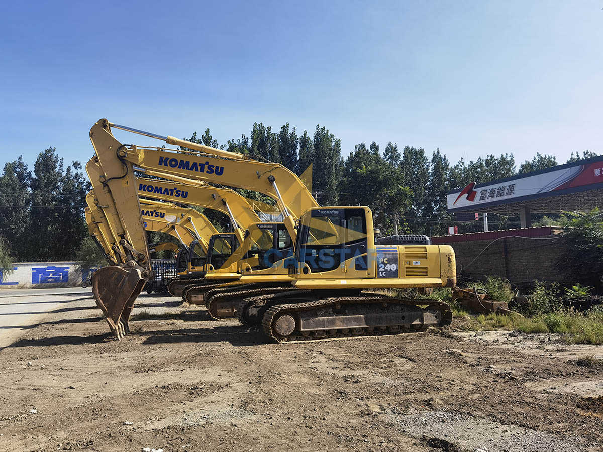 Four sets used Komatsu excavators for Sierra Leone customers have been refurbished 